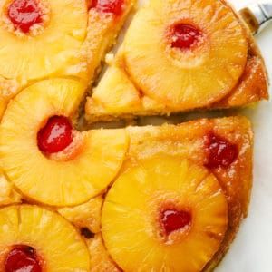 Perfect Pineapple Upside Down Cake - The Recipe Critic Pineapple Upside Cake, Pineapple Upside Down Cake Recipe, Caramelized Fruit, Upside Down Cake Recipe, Easy Cakes To Make, Fruity Cake, Recipe Critic, Fruit Toppings, Baked Fruit