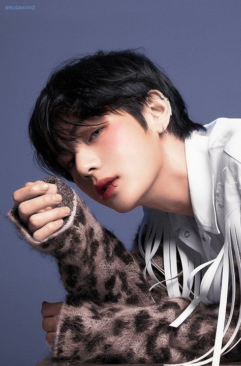 Taehyung Photoshoot, Taehyung Funny, Fake Love, Kim Taehyung Funny, Kim Taehyung Wallpaper, Kim Jisoo, Album Bts, V Taehyung, Bts Fanart