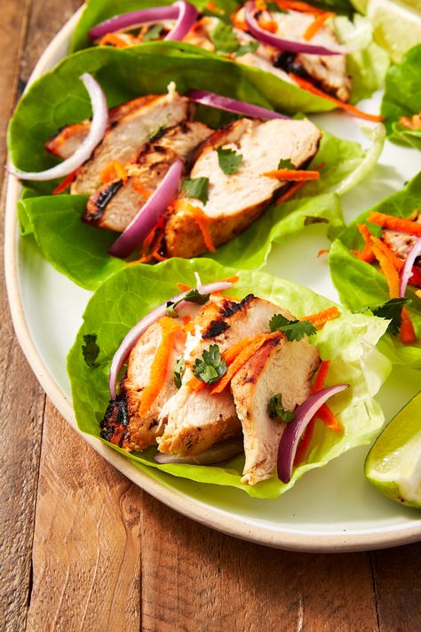 Thai Chicken Lettuce Wraps, Salat Wraps, Chicken Lettuce Cups, Sweet Chili Chicken, Thai Foods, Weeknight Recipes, Chili Chicken, Lettuce Cups, Salad Wraps