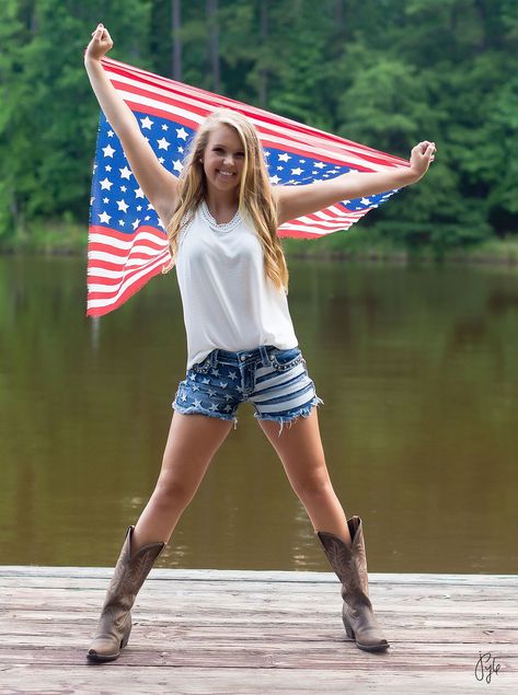 American Flag Senior Pictures, Person Holding Flag, Senior Pictures With American Flag, Flag Photoshoot, American Flags Photography, Creative Photoshoot Ideas, All American Girl, Patriotic Flag, Character Poses