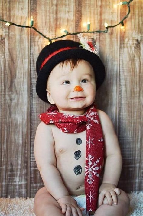 5 CUTE and SIMPLE Ideas for Baby Christmas🎄 Pictures - Annie Baby Monitor First Christmas Outfit, Christmas Baby Pictures, Foto Kids, Baby Christmas Photos, Baby Fotografie, Xmas Photos, Baby Christmas Outfit, Foto Baby, Foto Tips