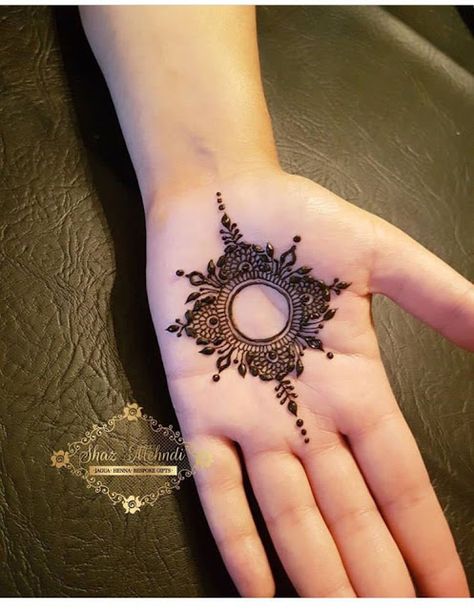 65+ Easy Mehndi Designs for Starters || Beginner-friendly mehndi designs | Bling Sparkle Palm Mehndi Design, Tato Henna, Mehndi Designs 2018, Henna Tattoo Hand, Henna Art Designs, Beginner Henna Designs, Latest Henna Designs, Rose Mehndi Designs, Henna Tattoo Designs Simple