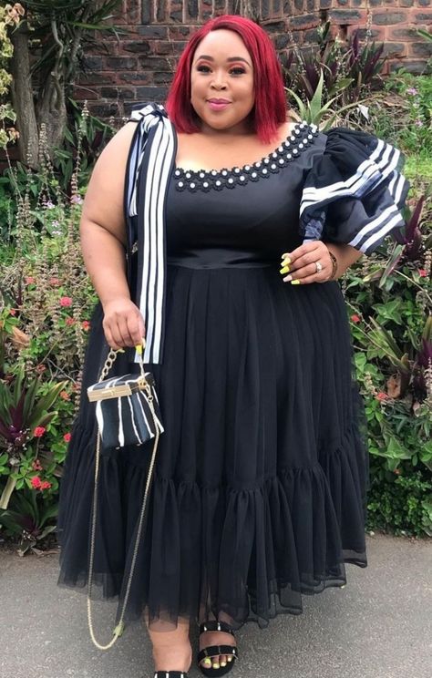 Modern Xhosa Attire For Ladies, Xhosa Attire For Ladies, Modern Xhosa Attire, Shweshwe Designs, Xhosa Dresses, Reception Dress Long, Headwrap Styles, Xhosa Attire, South African Traditional Dresses