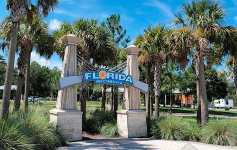 The Best Sight In The World Is Actually A Road Sign That Says Welcome To Florida Florida Welcome Sign, Welcome To Florida Sign, Florida Sign, Welcome To Florida, Florida Attractions, Life Is Fun, Disney 2023, Florida Adventures, Long Road Trip