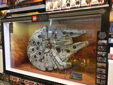 Lego Millenium Falcon, Lego Falcon, Lego Shop, Lego Photography, Millenium Falcon, Lego Star, Lego Star Wars, Cool Things, Lego