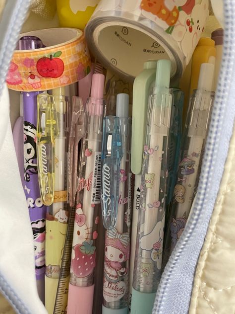 Pretty Pencil Case, Pencil Case Aesthetic, Toca Boca Hair Salon, Cool Stationary, Pretty School Supplies, Stationery Obsession, Cute Stationary School Supplies, School Bag Essentials, Stationary Items