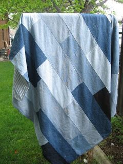 Creative Chicks: Denim Quilt Denim Strip Quilt, Eggs To Go, Denim Quilt Patterns, Denim Blanket, Blue Jean Quilts, Jean Quilt, Picnic Quilt, Blue Jeans Crafts, Call Mom