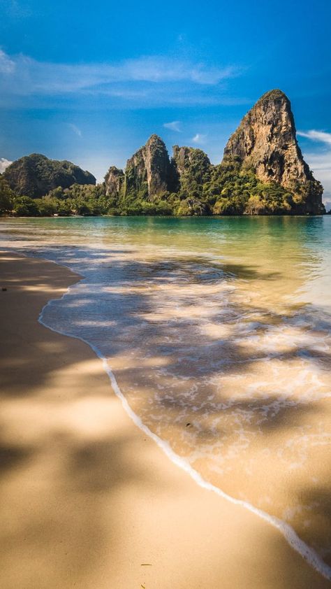 These are the most alluring and mesmerising islands that everyone should visit if they're in the Andaman and Nicobar. Andaman Islands, Andaman And Nicobar Islands, Resort Pools, Romantic Honeymoon, Romantic Places, Dream Holiday, Most Beautiful Beaches, Krabi, Booking Hotel