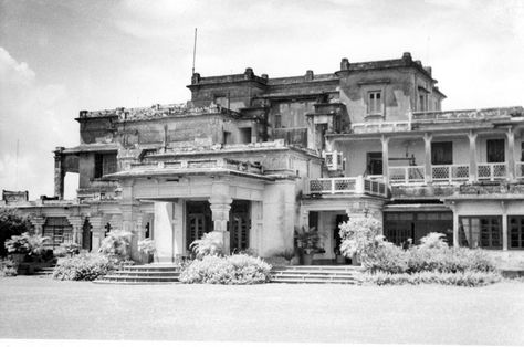 “1950s :: House in Shanti Niketan where Rabindranath Tagore Lived” Shanti Niketan, History Pics, Indian Classical Music, 1950s House, Rabindranath Tagore, History Pictures, Indian History, Rare Pictures, Search Engines