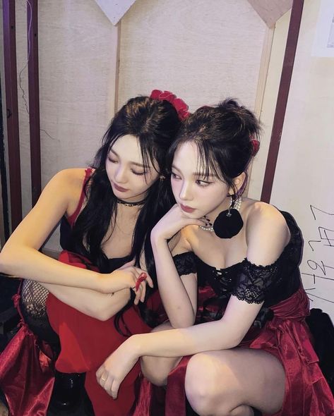 231111 aespa ningrina karina ningning imnotningning instagram post Kim Min, Black Mamba, Jennie Lisa, I Love Girls, Red Aesthetic, Kpop Girl Groups, Instagram Update, South Korean Girls, Mini Albums