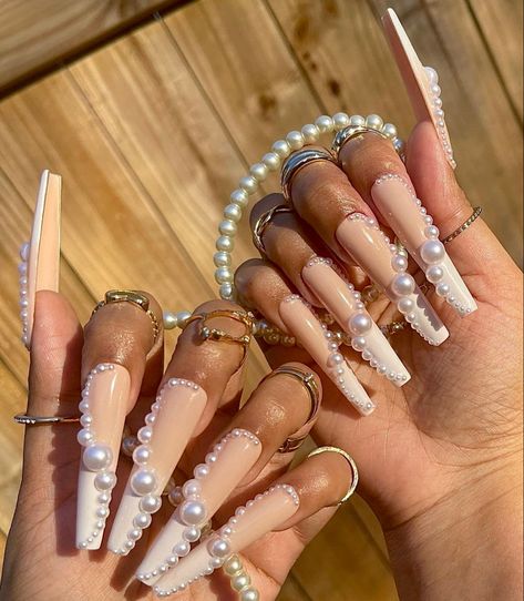 Nails With Pearls, Fly Nails, Pearl Nail Art, Hoco Nails, Pearl Nail, Exotic Nails, Long Acrylic Nails Coffin, Pearl Nails, Long Acrylic