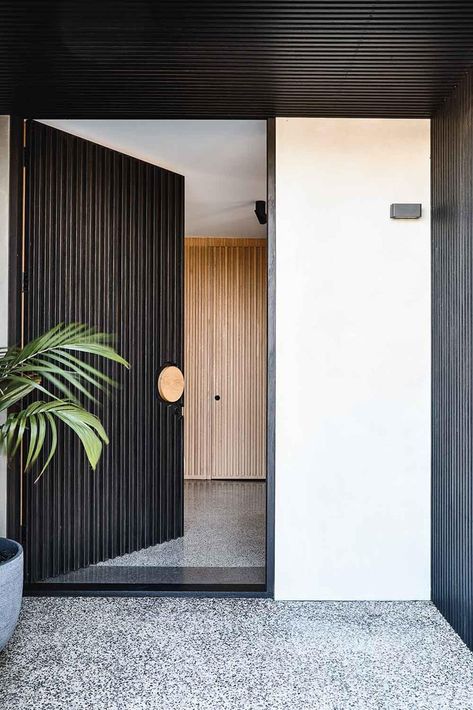 Front Door Design Ideas, Door Design Ideas, Modern Entrance Door, Contemporary Front Doors, Modern Entrance, Concrete Home, Entrance Door Design, Door Inspiration, Front Door Entrance