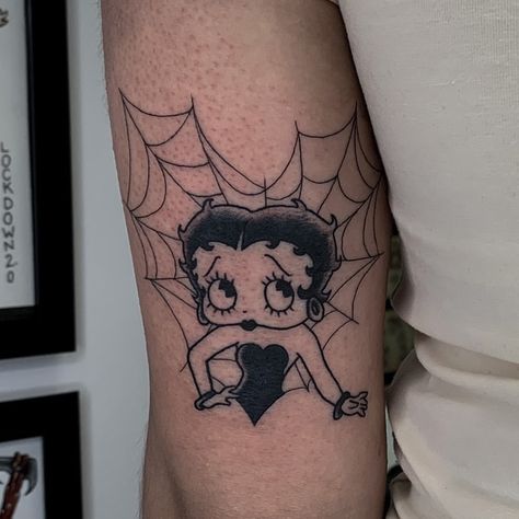 Betty Boop Cards Tattoo, Betty Boop Heart Tattoo, Gothic Betty Boop Tattoo, Goth Betty Boop, Betty Boop Tattoo Vintage, Betty Boop Tattoo Ideas, Playboy Tattoo, Betty Boop Tattoo, Betty Boop Tattoos