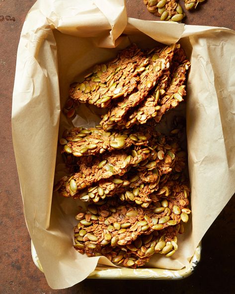 Honey-Sweetened Pumpkin Seed Brittle Recipes With Pumpkin Seeds, Honey Seed Bars, Pumpkin Snacks Healthy, What To Do With Pumpkin Seeds, Pumpkin Seed Snacks, Pumpkin Seed Candy, Pumpkin Seed Snack Recipes, Pumpkin Seed Dessert, Pumpkin Seed Recipes Spicy