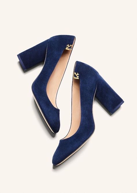 Elegant Shoes Heels, Shoe Goals, Shoes Fall, Classy Outfits For Women, Shoes Heels Classy, Corporate Style, Heart Shoes, Fantastic Shoes, Stylish Purse