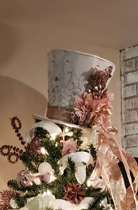 Pink And White Christmas Tree, Top Hat Tree Topper, Pink And White Christmas, Diy Tree Topper, Hat Tree, Christmas Tree Top, Christmas Tree Hat, Christmas Tree Tops, Snowman Hat