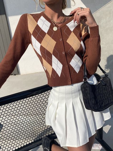 Argyle Cardigan Outfit, Dark Academia Outfit Aesthetic, Academia Outfits Aesthetic, Dark Academia Fashion Summer, Dark Academia Fashion Aesthetic, Brown Sweaters, Dark Sweater, Dark Academia Outfits, Dark Academia Outfit