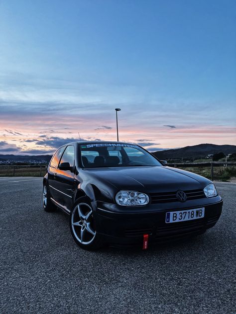 Vw Golf Aesthetic, Golf 4 Wallpaper, Mk4 Gti, Mk4 Golf, Vw Golf Mk4, Golf Mk4, Silver Wallpaper, Golf 4, Golf 7