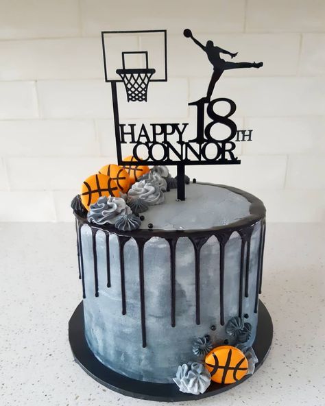 Basketball Birthday Cake For Men, Basketball Torte, Basketball Cake Design, Basketball Cake Ideas, Basketball Design Cake, Cake With Basketball, Round Basketball Cake, Basketball Tiered Cake, Basketball Cakes