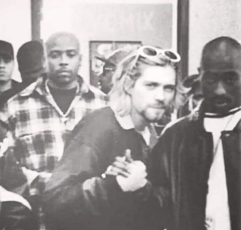 Kurt Cobain Style, Grunge Boys, Donald Cobain, Hip Hop Classics, Shaving Your Head, Music Mix, Tupac, Kurt Cobain, Nirvana