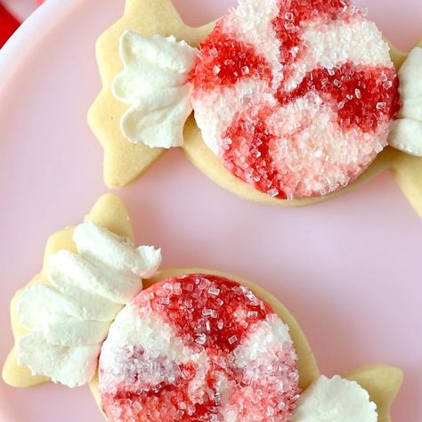 Emily Hutchinson on Instagram: "The easiest cookie right here!!! It makes Christmas cookies easy to dip in sanding sugar 😍 Little peppermint candies for the cutest little cookie! 🍭🍬🎄🤶🏻 I’m working on more cookies and I’ve got a free cookie class this weekend that benefits foster kids, sharing in my stories and how to sign up 🥰 Also- those cute peppermints you see are actually kitchen knob covers from @knobezllc 😍 HOW CUTE ARE THEY!" Peppermint Candy Cookies Decorated, Peppermint Cutout Cookies, Buttercream Frosted Cookies, Buttercream Dip, Peppermint Candy Cookies, Buttercream Christmas Cookies, Candy Cookies Decorated, Frosted Christmas Cookies, Sugar Cookie Buttercream Frosting