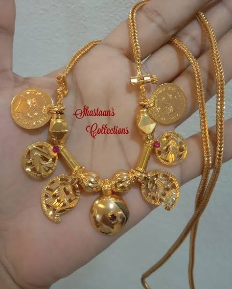 Telugu Thali Bottu Designs, Mogappu Designs Gold, Thali Bottu Designs, Mopu Designs Gold Tali, Mugapu Thali Chain, Mangalyam Thali, Black Beads Mangalsutra Design, New Gold Jewellery Designs, Gold Jewelry Gift