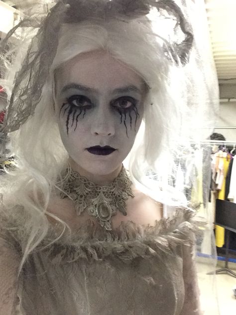 I was in Addams Family musical and this was my makeup for the Bride Ancestor. Scary Bride Makeup, Simple Ghost Makeup, Banshee Makeup, Zombie Bride Makeup, Adams Family Costume, Halloween Makeup Looks Easy, Dead Bride Costume, Halloween Pauroso, Corpse Bride Makeup