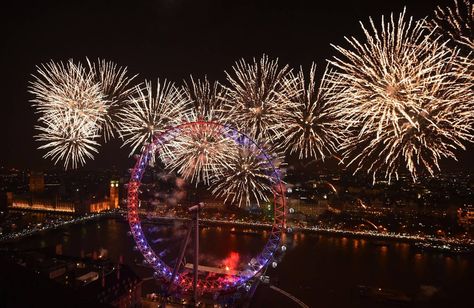 New Year's Eve Fireworks in London 2019: Where to watch in the capital for free | London Evening Standard London Fireworks, Fireworks Images, Kolaches Recipe, New Years Eve Fireworks, Octoberfest Food, Iraqi Food, Polynesian Food, Texmex Food, Celebration Around The World