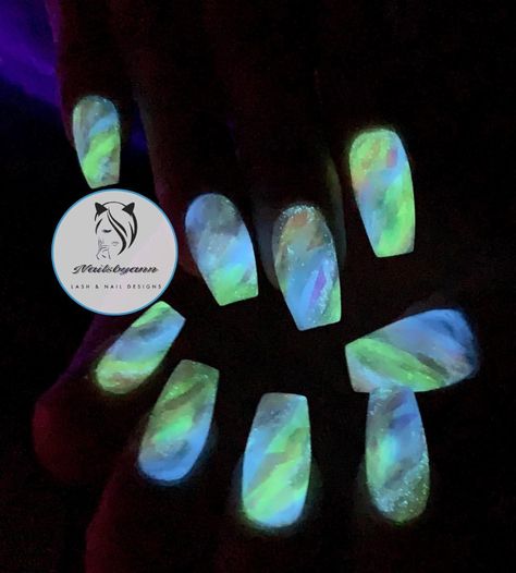 Glow In The Dark Marble Nails, Glow In The Dark Cat Eye Nails, Glow In The Dark Nails Designs, Mood Changing Nails, Glow In The Dark Nails, Nails Festival, Dark Nail Art, Dark Nail Designs, Checkered Nails