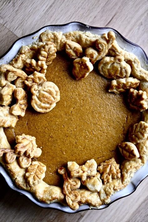 BEST HOMEMADE PUMPKIN PIE! This is the only pumpkin pie recipe you will EVER need!! Italian Pie, Classic Fall Desserts, Best Pumpkin Pie Recipe, Pie Crust Uses, Fresh Peach Pie, Yummy Pie Recipes, All Butter Pie Crust, Best Pumpkin Pie, Pumpkin Pie Recipe