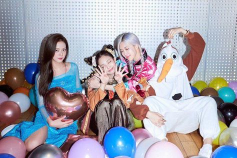 Watch: BLACKPINK Shares Special “Frozen” Version Of “How You Like That” For 4th Anniversary Blackpink Landscape Photo, Blackpink Anniversary, Blackpink Wallpapers, Blackpink Memes, 4th Anniversary, Lisa Blackpink Wallpaper, Halloween Inspiration, Blackpink Video, Iconic Photos