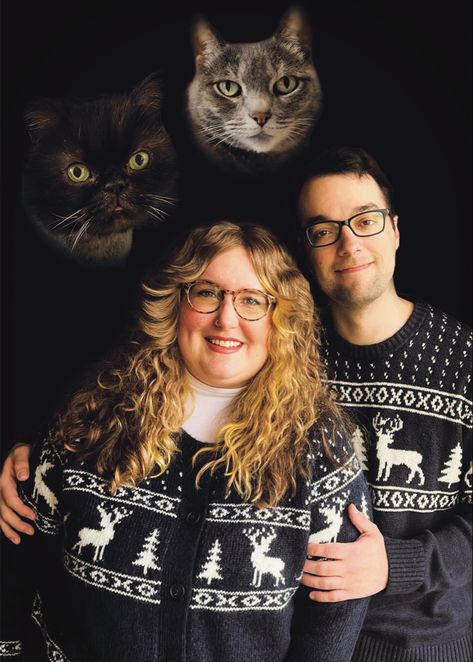 Funny Cat Christmas Cards Family Photos, Family Pet Christmas Photos, Funny Christmas Card Ideas For Families, Funny Christmas Card Photo Ideas, Funny Christmas Cards Photo Ideas, Awkward Photoshoot, Funny Cat Christmas Cards, Funny Photoshoot, Photo Xmas Cards