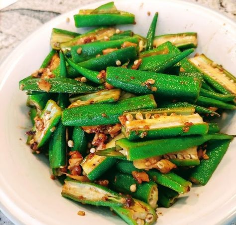 Stir Fry Okra Recipe, Okra Stir Fry, Okra Sauteed, Sauteed Okra Recipes, Chinese Okra Recipe, Stir Fry Okra, Okra Salad, Cook Okra, Sauteed Okra