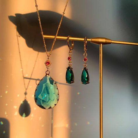 Howls Moving Castle Necklace and Earrings Howl Cosplaysophie - Etsy Hong Kong Howls Necklace, Howl Moving Castle, Castle Jewelry, Howls Moving, Jewelry Aesthetic, Earrings Christmas, Howls Moving Castle, Cosplay Outfits, Necklace And Earrings