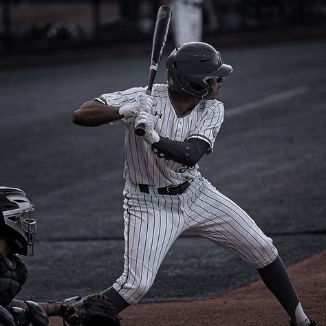 Baseball Boys Aesthetic, Outfits Oc, Baseball Aesthetic, Baseball Batter, High School Books, Ball Aesthetic, Softball Pictures, High School Baseball, Aesthetic Books