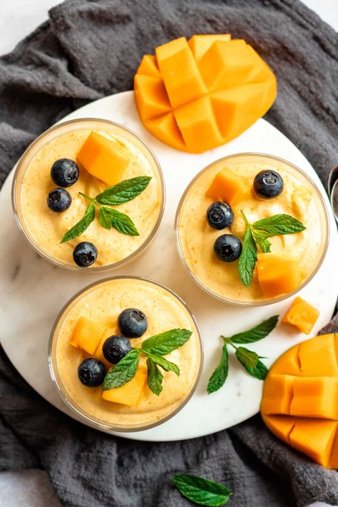 Mango Mouse, Fruit Deserts, Mousse Desserts, Mini Fruit Tarts, Mango Dessert Recipes, Mango Mousse, Mango Dessert, Mango Cheesecake, Gelatin Dessert