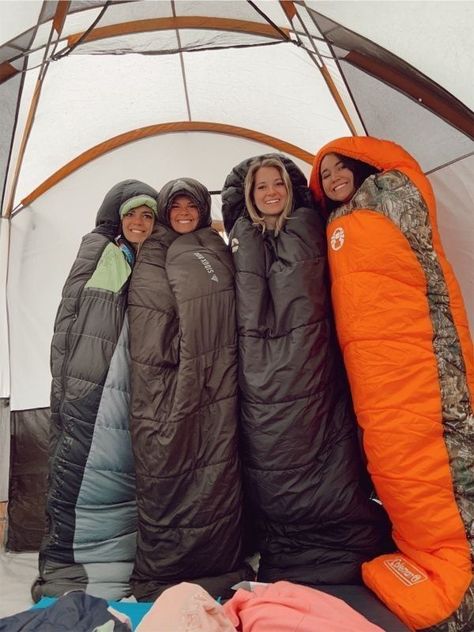 Best Backpacking Sleeping Bags | Winter Camping & Adventures Photos To Take With Friends, Camping Photos, Camping Pics, Camping Photo, Drømme Liv, Boat Pics, Vsco Aesthetic, Camping Aesthetic, Pictures With Friends