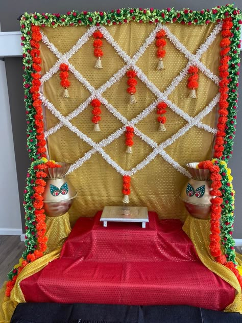 Background Decorations For Pooja At Home, Gowri Ganesha Decoration, Ganpati Decoration At Home Background, Navratri Decoration Ideas For Home, Gauri Decoration, Eco Friendly Ganpati Decoration, Ganpati Decoration Theme, Ganpati Decor, Mandir Decoration