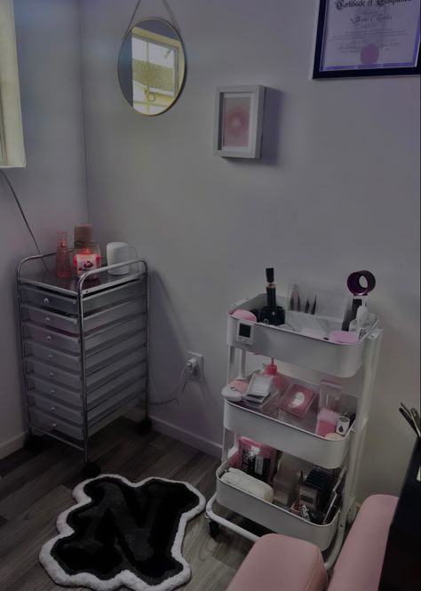 Lash Room Corner Set Up, Lash Corner Set Up, Lash Artist Vision Board, Hair Nails Lashes Done Aesthetic, Lash Tech Astethic, Eyelash Technician Aesthetic, Estitician Room, Lash Trolley Set Up, Lash Tech Outfit Ideas