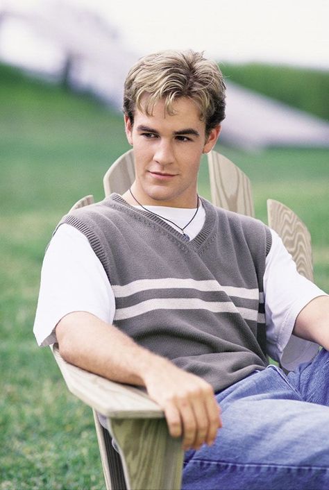 James Van Der Beek as Dawson in Dawson's Creek.: Dawson From Dawsons Creek, James Van Der Beek 90s, Dawson's Creek Fashion, Dawson Leery Outfits, Dawsons Creek Fashion, Dawson's Creek Aesthetic, Dawson Leery, James Van Der Beek, Varsity Blues