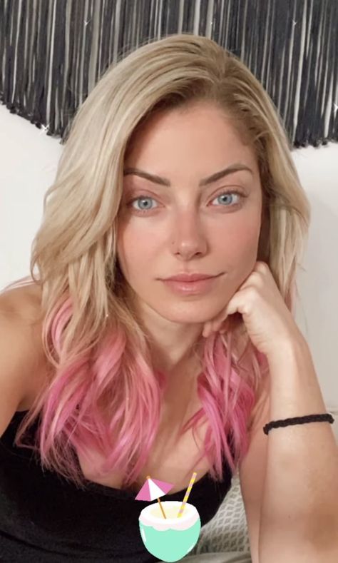 Alexa Bliss Selfie, Alexis Bliss, Wwe Raw Women, Wrestling Outfits, Lexi Kaufman, Women Money, Raw Women's Champion, Alexa Bliss, Celebrity Portraits