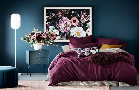 DARK BEDROOM IDEAS – Beyond unique traits that attach to a dark bedroom model, this concept impresses us for one particular reason. Occupying a dark b... Dark Teal Bedroom, Plum Bedroom, Dark Romantic Bedroom, Dramatic Bedroom, Teal Bedding, Teal Bedroom, Dark Bedroom, Romantic Bedroom, Classic Bedroom