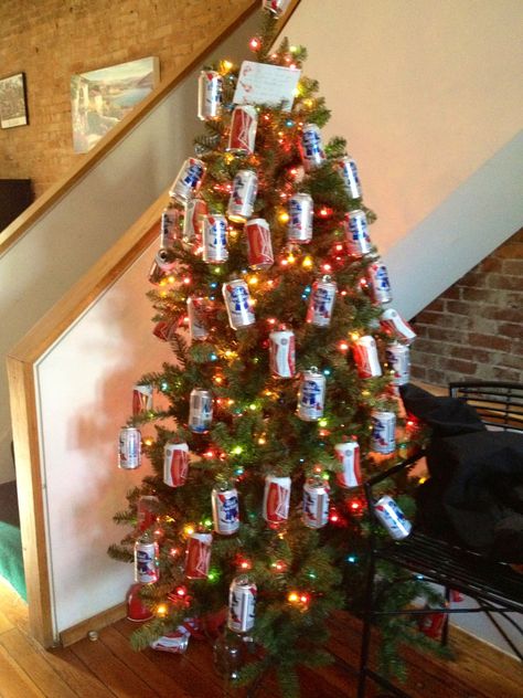 Christmas Frat Party, Alcohol Christmas Tree, Beer Can Christmas Tree, Beer Christmas Tree, Can Christmas Tree, Beer Can Art, Beer Display, Beer Christmas, Adult Christmas Party