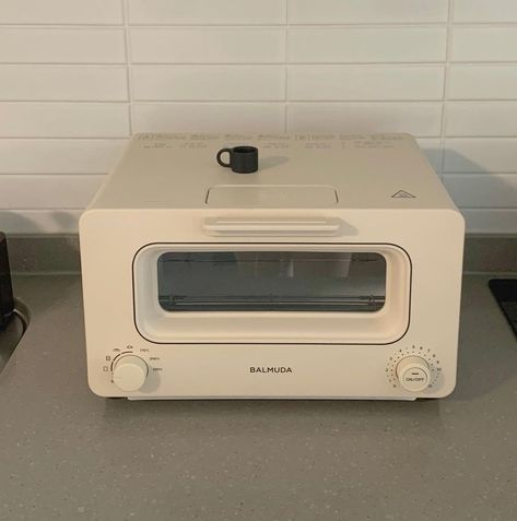 Korean Kitchen Appliances, Japanese Toaster, Balmuda Toaster, Beige Korean, Korean Kitchen, Mini Oven, Goth Decor, Wooden Kitchen, Toaster Oven