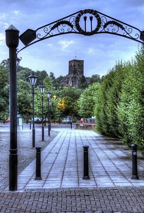 View from centre of Droitwich Spa to Dodderhill Church. Worcestershire Droitwich Spa, County House, Worcester, England, Spa, History, Travel