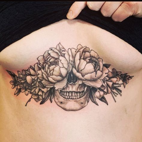 Under Tattoo Sternum, Chest To Stomach Tattoo Female, Womans Sternum Tattoos, Women's Stomach Tattoos, Sternum Tats For Women, Sternum Skull Tattoo Women, Sternum Tattoo Women Ideas, Under Breast Tattoos For Women Flower, Under Bobs Tattoos Ideas