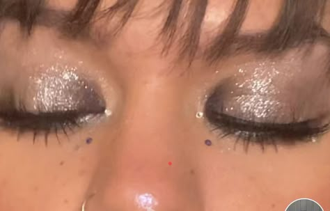 Silver Sparkle Eyeshadow, Silver Eye Shadow Makeup, Smokey Eye Sparkle Makeup, New Years Eve Eyeshadow, Silver Sparkle Eye Makeup, Silver Glittery Eye Makeup, Glitter Eyeshadow Aesthetic, Nye Eyeshadow, Silver Hoco Makeup