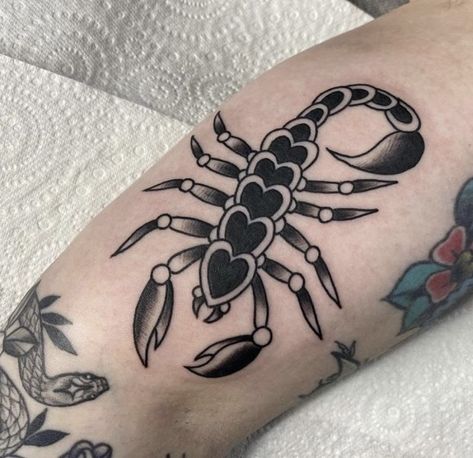 Tattoo With Heart, Tatts Ideas, Traditional Hand Tattoo, Traditional Tattoo Inspiration, Traditional Tattoo Flowers, Tattoos Sleeve, Scorpio Tattoo, Bug Tattoo, Scorpion Tattoo