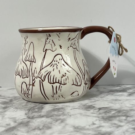 Mushroom Pot Belly Stoneware Coffee Mug Tea Cup Cream Brown Rim 19.4 Fl Oz New With Tags Same Or Next Day Shipping! Items Are Stored In A Pet And Smoke-Free Environment 3.5w X 4h 19.4 Fl Oz Microwave & Dishwasher Safe Mushroom Coffee Mug, Cute Tea Mugs, Scraffito Designs Simple Vase, Fun Mugs Designs, Coffee Mug Ceramic, Mushroom Mug Ceramics, Mug Pottery Ideas, Sgraffito Mug, Ceramic Cup Designs