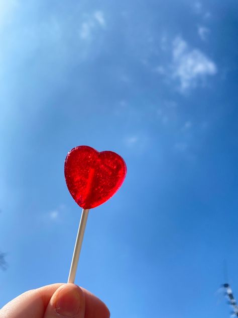 Lollipop Aesthetic, Lollipop Photo, Valentines Day Baskets, Red Photography, Blog Pictures, Travel Pictures Poses, People Eating, Cute Photography, Selfie Ideas Instagram